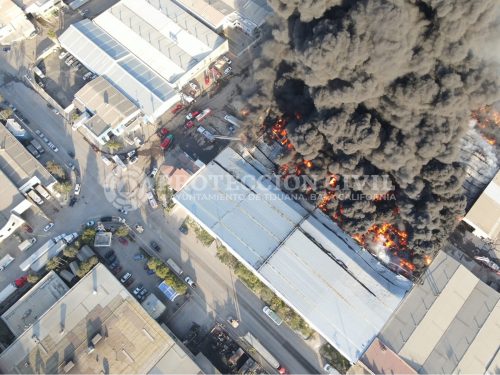 Bomberos de Tijuana Continúan Trabajando a más de 53 Horas de Incendio de Gran Magnitud