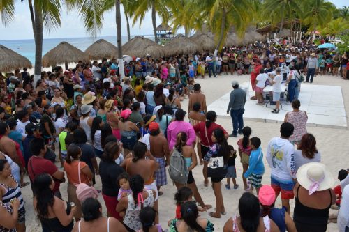 La Fundación de Parques y Museos Celebra a las Mamás en Chankanaab