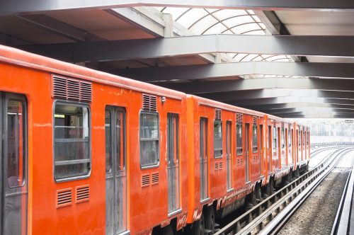 Piden en el Senado Instalar Barreras Automatizadas de Acceso en Trenes del Metro