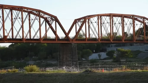 Cierre Temporal de Cruces Ferroviarios en Texas, Afectaría Gravemente al Sector Avícola