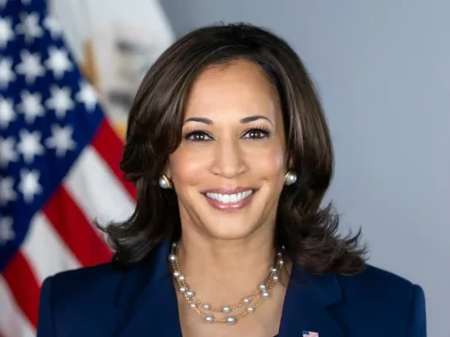 Kamala Harris Consigue los Votos para ser la Candidata Presidencial Demócrata a la Presidencia de EU