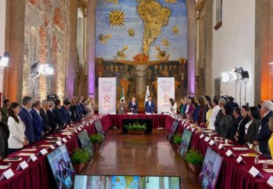 Acuerdan SEP y autoridades educativas estatales mantener el calendario escolar 2025-2026 vigente