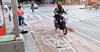 Impulsan reformas para regular la zona de parada de las motocicletas e impedir que usen ciclovías, aceras y zonas peatonales