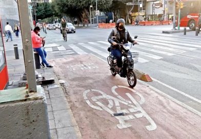 Impulsan reformas para regular la zona de parada de las motocicletas e impedir que usen ciclovías, aceras y zonas peatonales