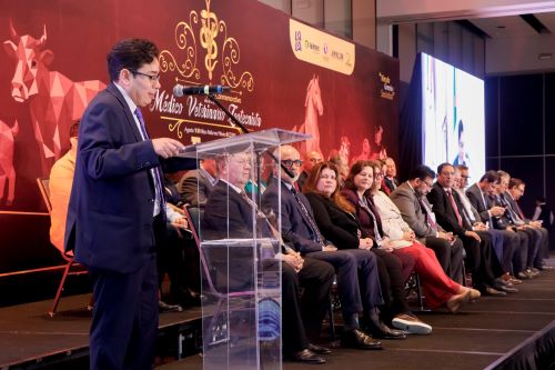 AGRICULTURA reconoce pasión y profesionalismo de veterinarios en favor del patrimonio pecuario