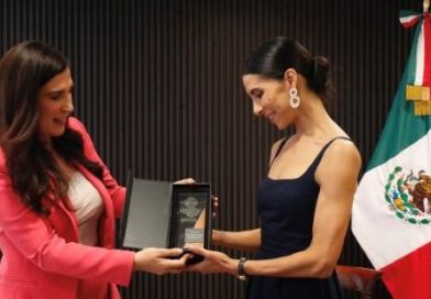 Entregan en Cámara de Diputados reconocimiento a la bailarina de ballet Elisa Carrillo Cabrera